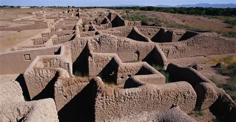  「黄金の蛇」：13 世紀のメキシコからやってきた、光と影の物語！